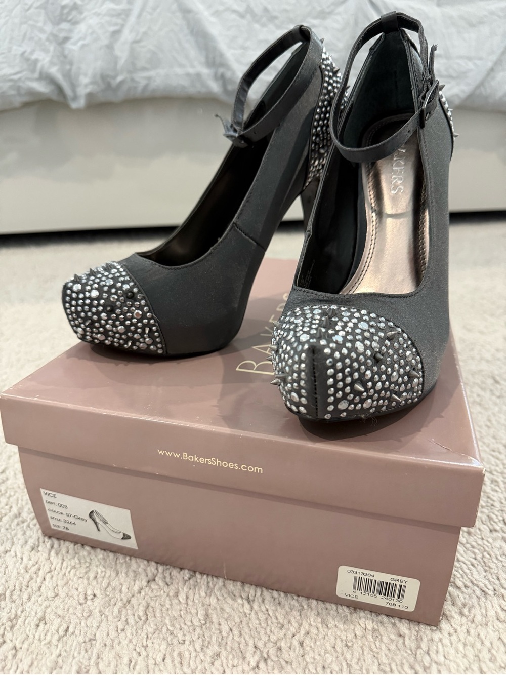 Bakers Vice Gray Silver Studs w/ Spikes High Heel Size 7 Satin NEW